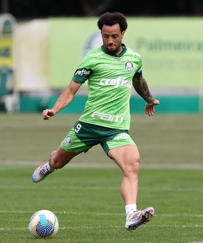O meia-atacante Felipe Anderson