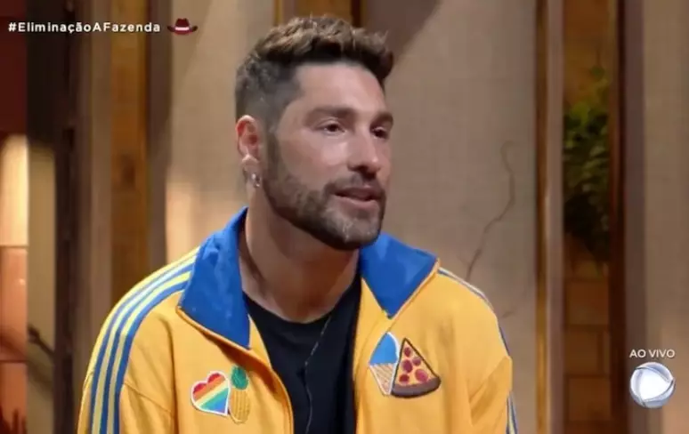 Victor Pecoraro durante a roça em 'A Fazenda 13'; ator virou corretor de imóveis.