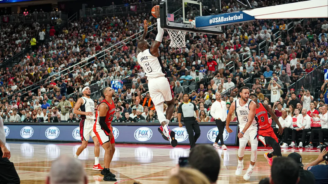LeBron James vibra ao jogar com Curry em amistoso dos EUA: 'É o que vocês estavam esperando'