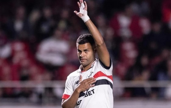 Alisson, volante do São Paulo.