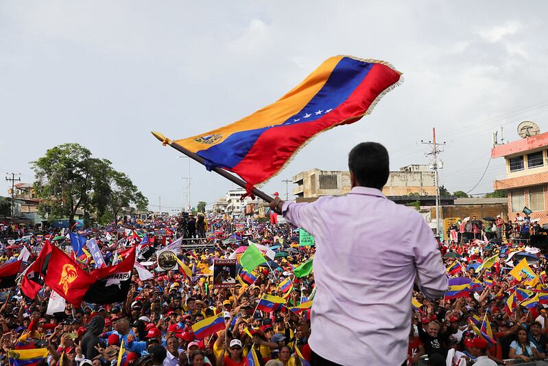 Maduro comemora vitória nas urnas e sugere ataque cibernéticos dos EUA