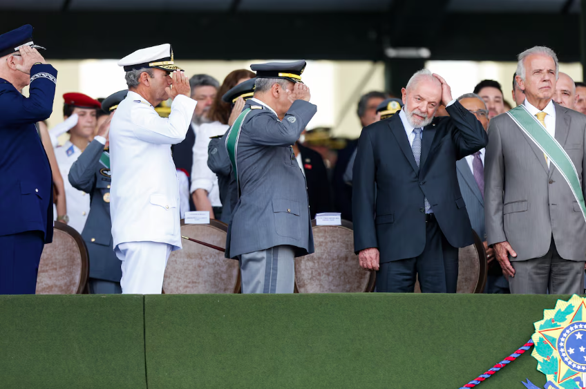 Lula recria Comissão de Mortos da ditadura militar, mas vinha investindo em política de conciliação com militares.