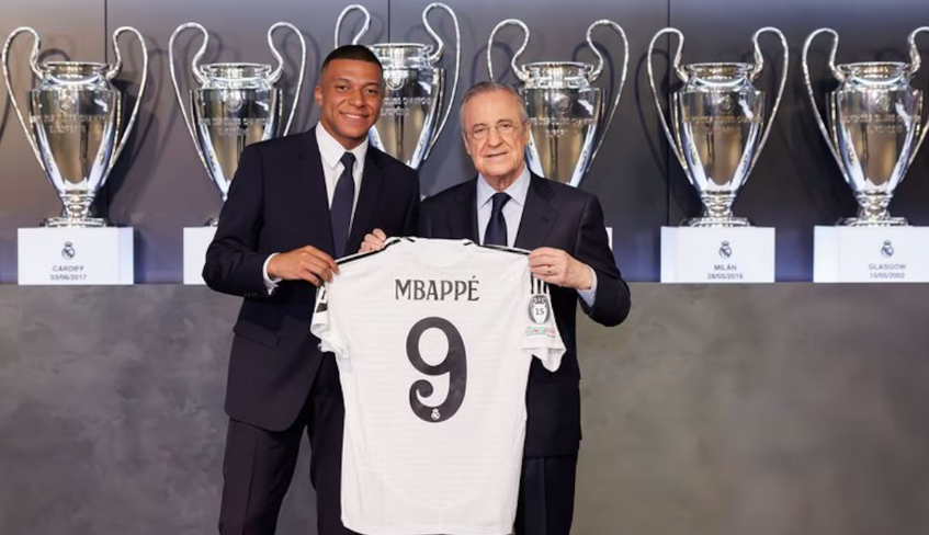Mbappé recebe a camisa 9 do presidente Florentino Pérez.