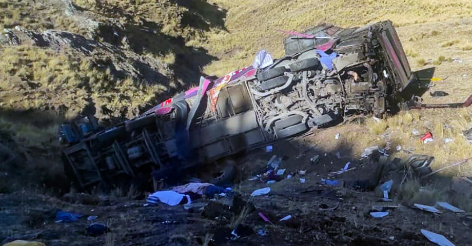 Peru: ônibus cai de abismo e deixa 29 mortos e 13 feridos