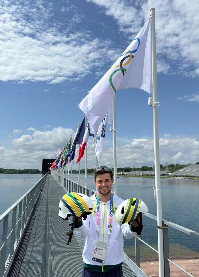 Pepê Gonçalves vai homenagear Ayrton Senna nos Jogos Olímpicos de Paris.