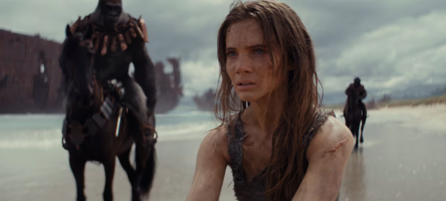 Freya Allan em 'Planeta dos Macacos: O Reinado'.