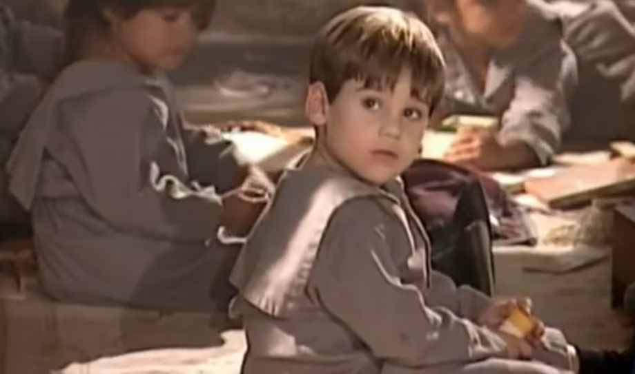 Nicolás Prattes como ator mirim à época em que fez 'Terra Nostra', na Globo.