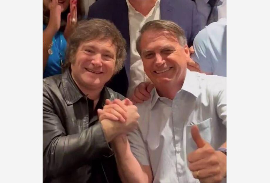 O presidente da Argentina, Javier Milei (à esquerda) e o ex-presidente Jair Bolsonaro (à direita)