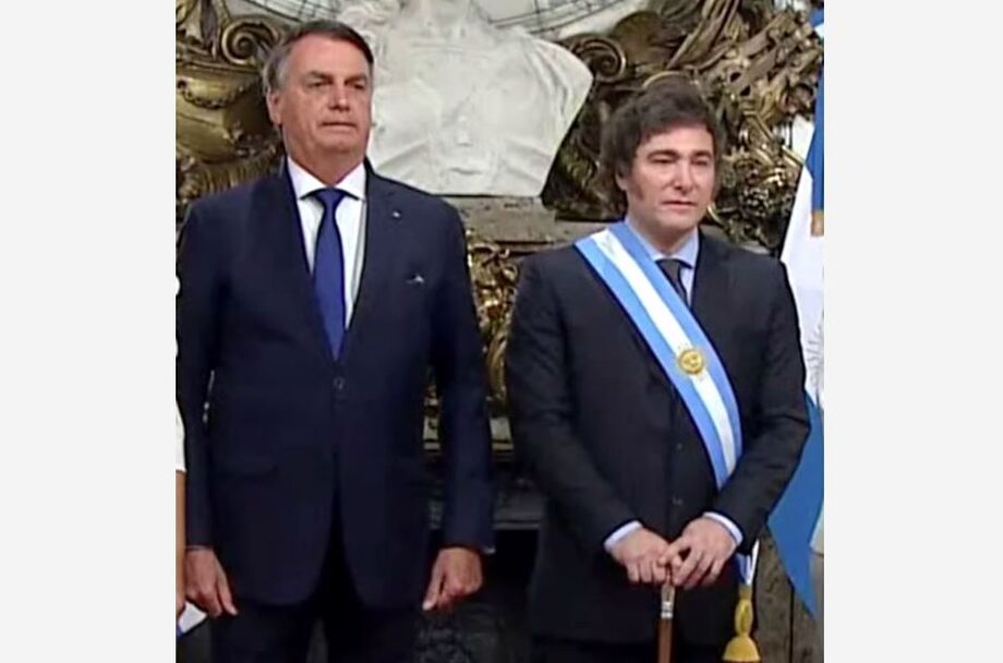 O ex-presidente Jair Bolsonaro (à esquerda) e o presidente da Argentina, Javier Milei (à direita)