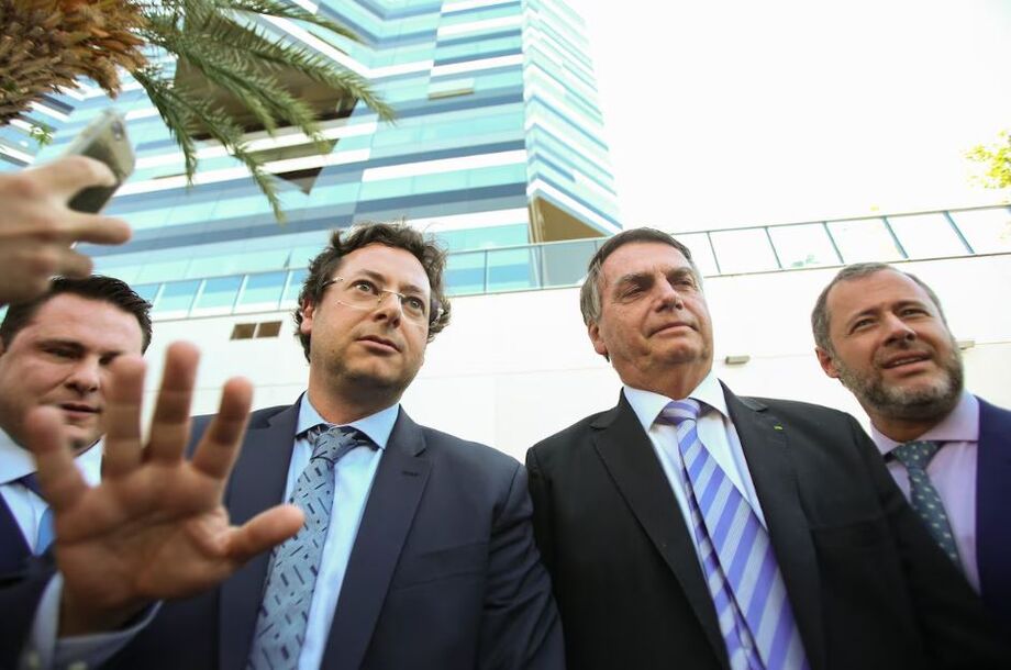 O ex-presidente da República Jair Bolsonaro (PL) e o advogado Fabio Wajngarten foram indiciados com outros 10 aliados bolsonaristas