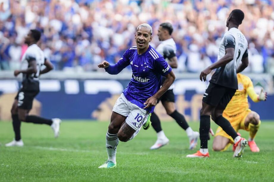 Matheus Pereira comemora gol do Cruzeiro sobre o Corinthians