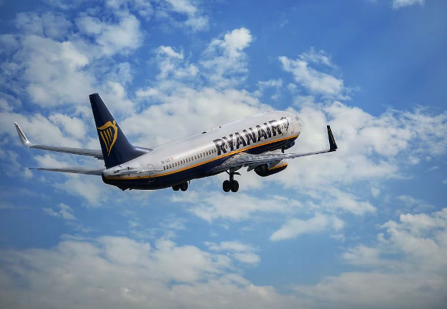 Ryanair informou que não houve incêndio em seu avião e pediu desculpas aos passageiros