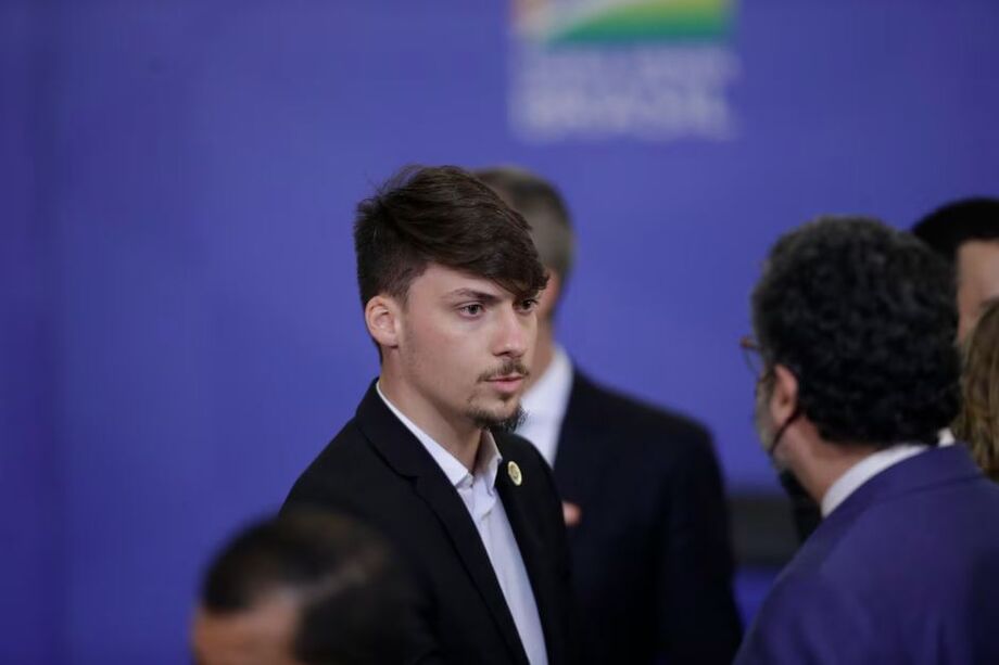 Jair Renan Bolsonaro teria sido beneficiado pela ação do grupo montado na Abin