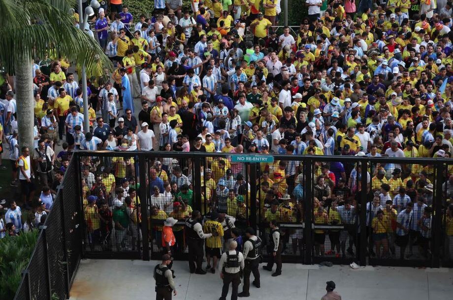 Torcedores argentinos e colombianos foram impedidos de entrar no Hard Rock Stadium