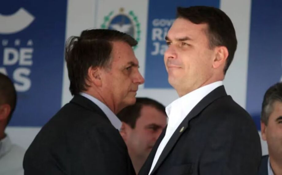 O presidente Jair Bolsonaro e o filho Flávio Bolsonaro