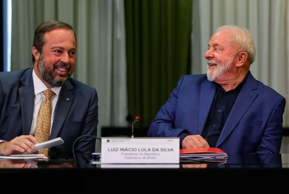 Ministro de Minas e Energia, Alexandre Silveira, ao lado do presidente Luiz Inácio Lula da Silva
