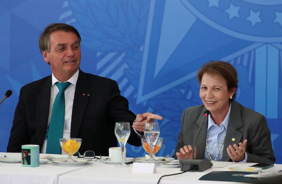Jair Bolsonaro (PL) e senadora Tereza Cristina (PP) estarão em palanques separados em Campo Grande (MS)