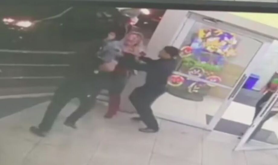 Câmera registrou advogada dando tapa em atendente de lanchonete na zona sul de São Paulo