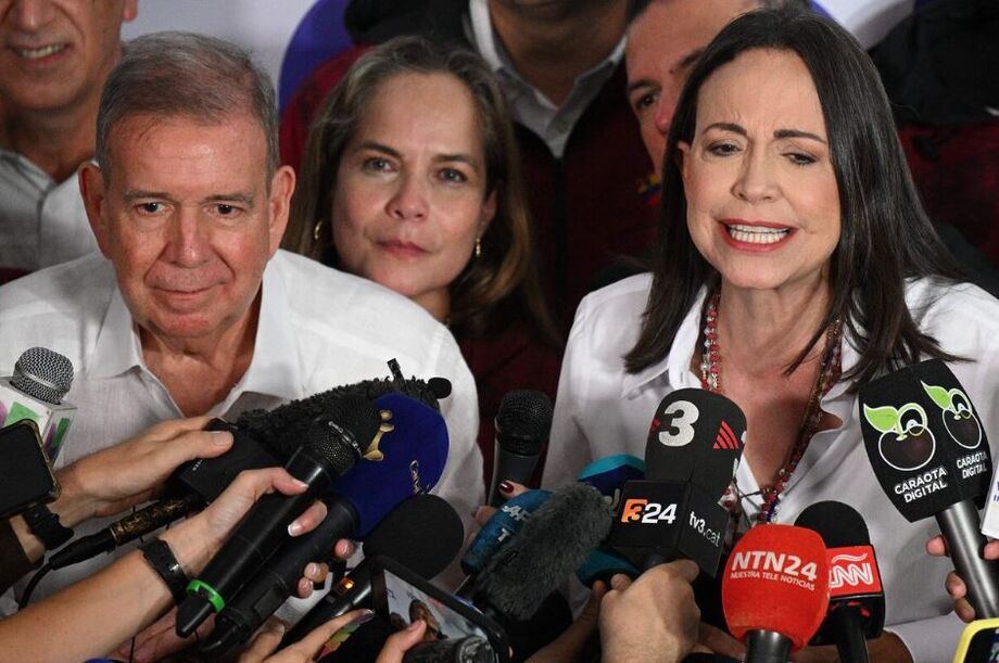 O candidato Edmundo González Urrutia e a líder da oposição venezuelana María Corina Machado