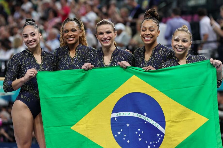 Brasileiras celebram bronze inédito por equipes na ginástica artística