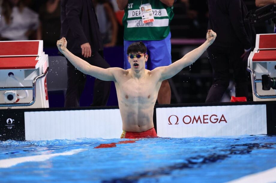 Chinês bate recorde mundial e conquista o ouro nos 100m livre da natação olímpica