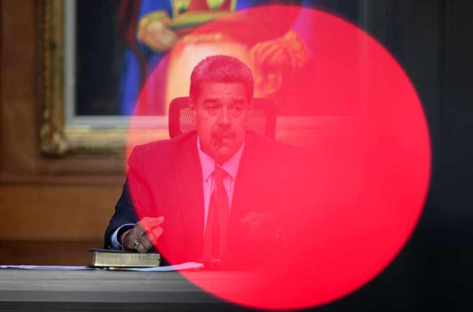 Nicolás Maduro fala com a imprensa internacional no Palácio de Miraflores