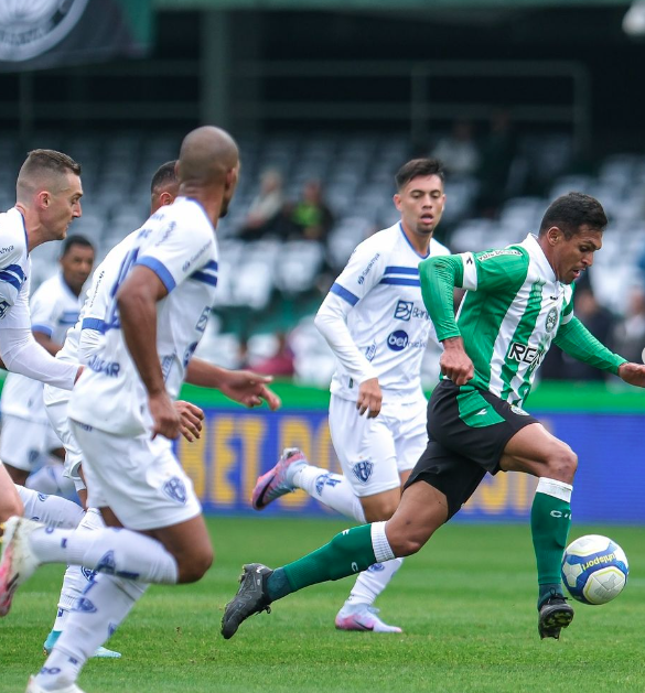 Coritiba x Paysandu aconteceu na tarde de hoje (07)