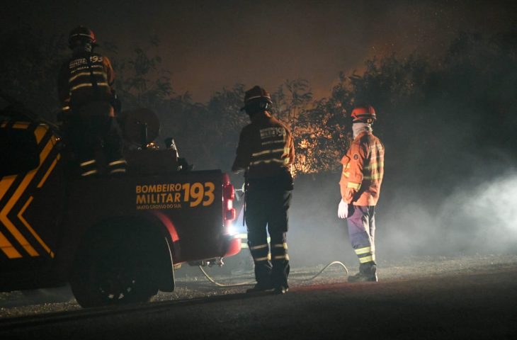 O Corpo de Bombeiros continua o trabalho em diferentes áreas do bioma para extinguir os focos