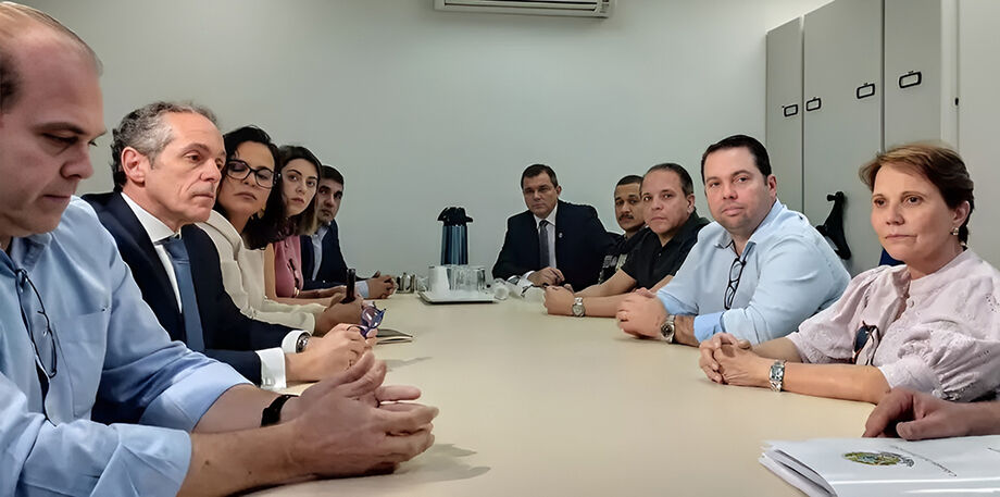 Reunião contou com a presença de diversas autoridades do Estado