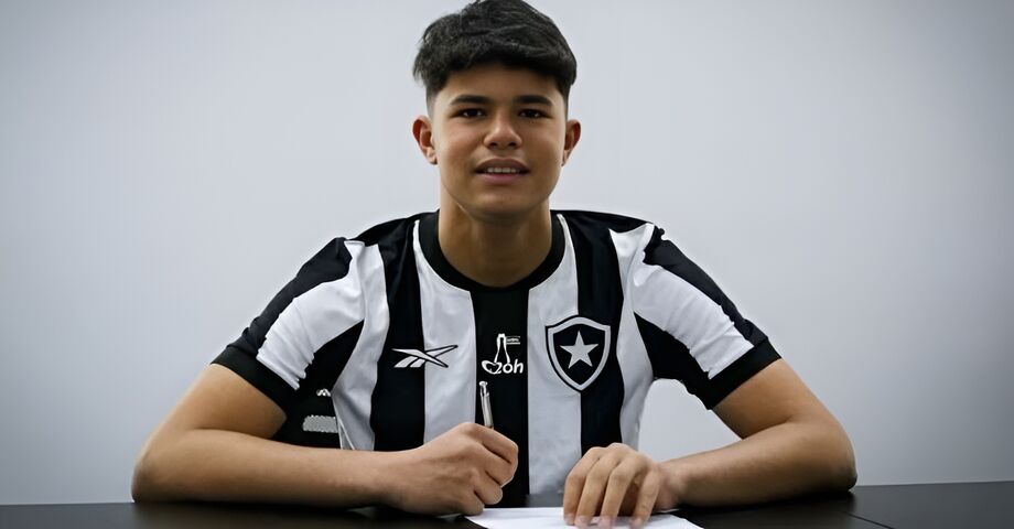 Bruninho Samudio, filho do ex-goleiro Bruno, foi anunciado para as divisões de base do Botafogo