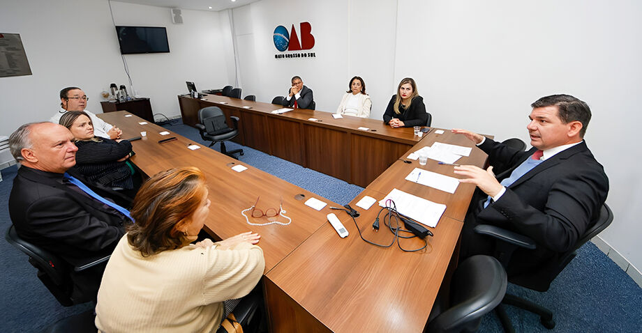 Comissão se reuniu nesta segunda-feira