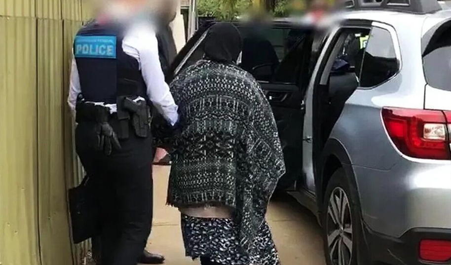 Austrália: mulher é presa por forçar filha a se casar; jovem foi assassinada pelo marido