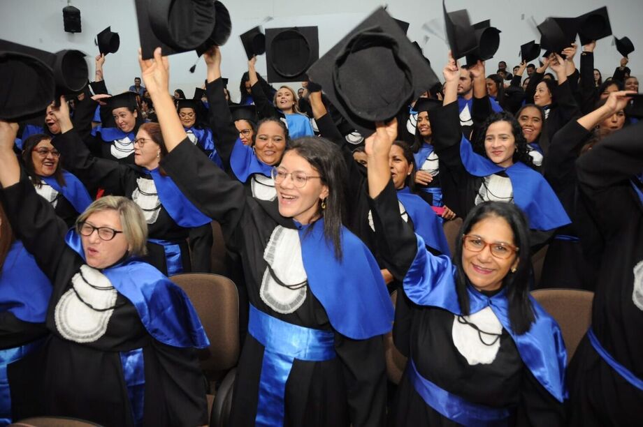 O Profuncionário é um curso semipresencial, com a oferta de Formação em Serviço.