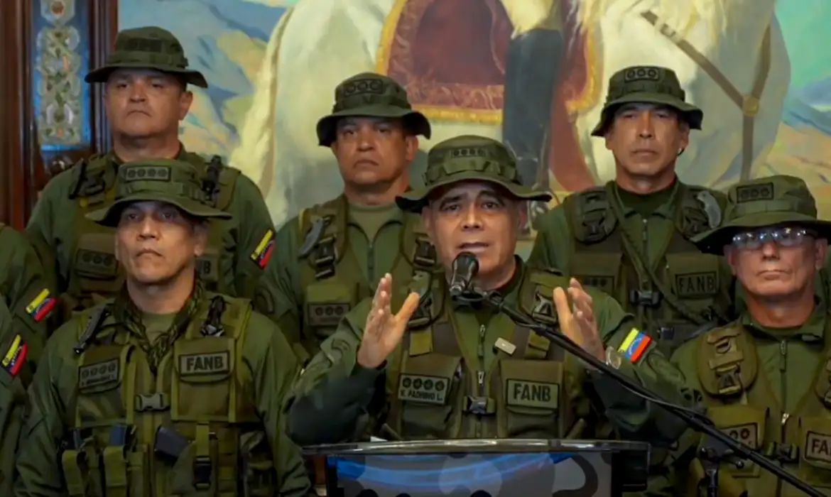 O governo de Nicolás Maduro acusa parte da oposição e países de incitarem um suposto golpe de Estado no país contra o resultado eleitoral