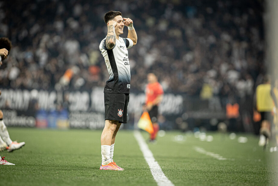 Garro pediu conselho de ídolos do elenco do Corinthians antes de assumir camisa 10: 'Respeito'