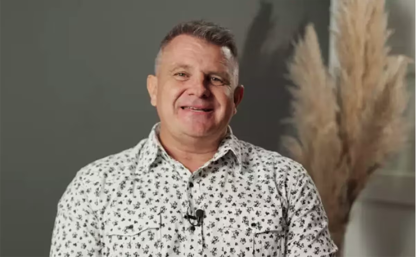 Pastor Rinaldo Pereira, conhecido como apóstolo Rina, é líder da igreja evangélica Bola de Neve