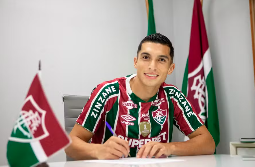Fluminense anunciou a contratação do atacante Serna
