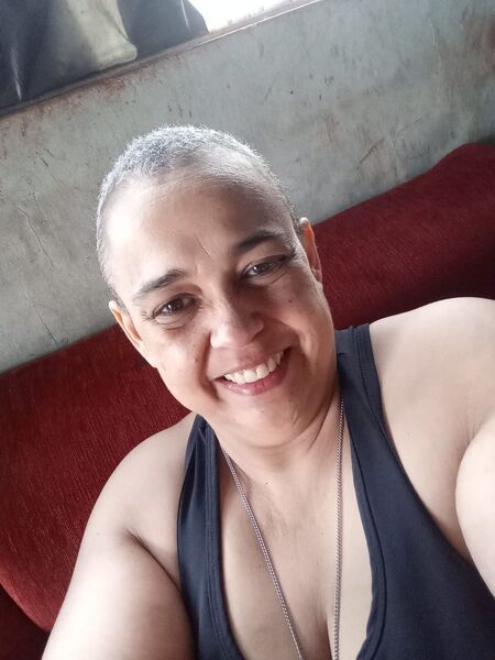 Gissley Nalú, 48 anos, moradora de Campo Grande-MS, enfrenta obesidade há cerca de 20 anos, além de problemas pulmonares, cardíacos, lipedema e fibromialgia