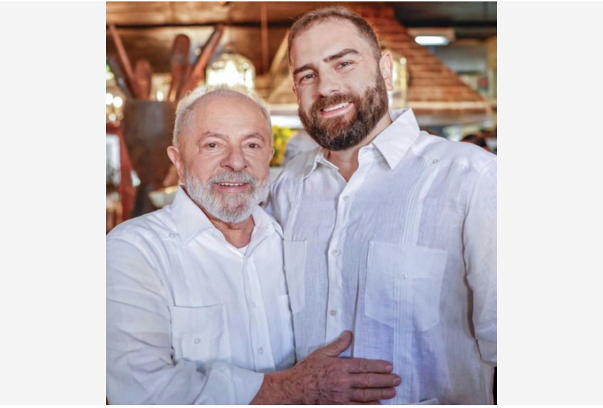 Lula ao lado do filho, Luís Cláudio