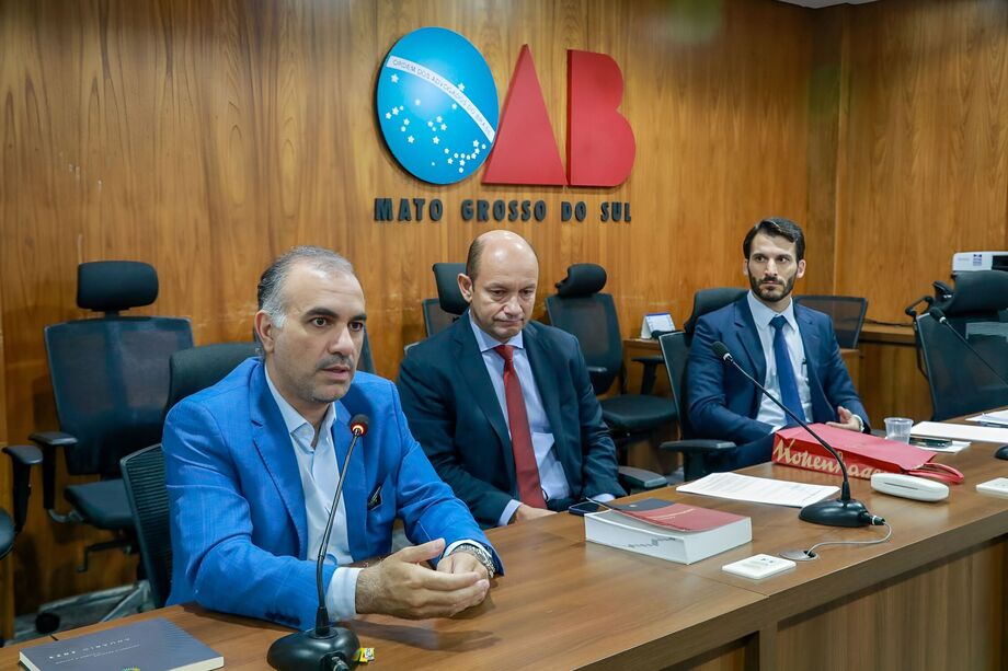 Juliano Tannus, presidente da Comissão de Assuntos Agrários, destacou a importância do diálogo na advocacia, especialmente em tempos de polarização.