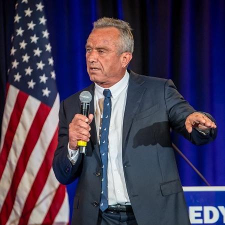 Kennedy Jr. levantou preocupações sobre tentativas de ocultar o estado de saúde de Biden e teme que o partido possa favorecer a imensamente impopular vice-presidente Kamala Harris.