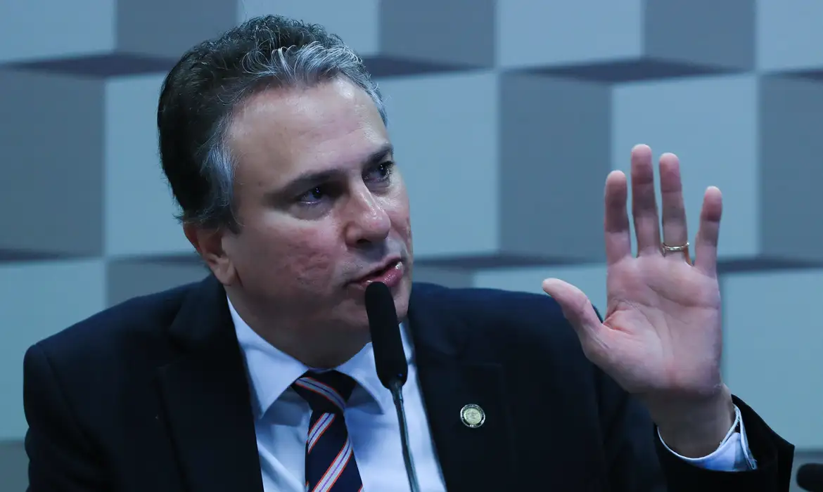 O ministro da Educação, Camilo Santana