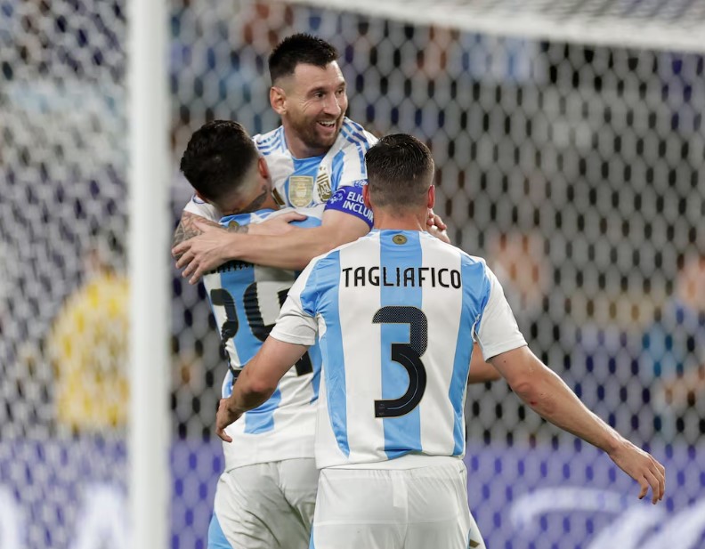 Messi celebra seu primeiro gol na Copa América