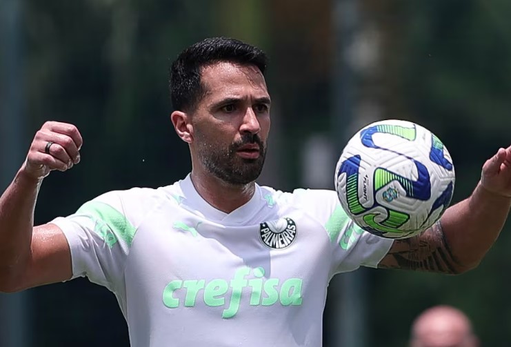 O jogador Luan, da SE Palmeiras, durante treinamento, na Academia de Futebol