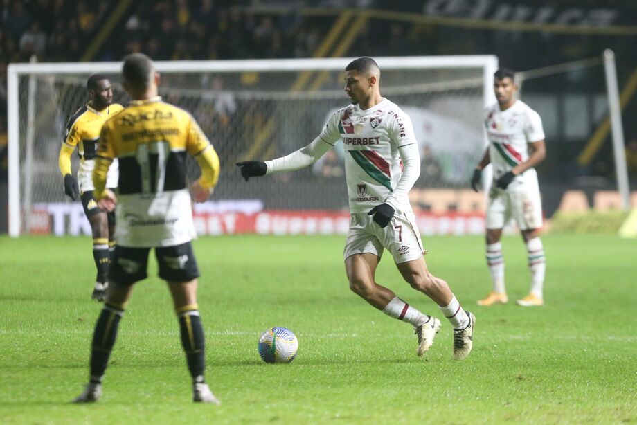 Fluminense busca o empate contra o Criciúma no fim e pontua pela 1ª vez como visitante