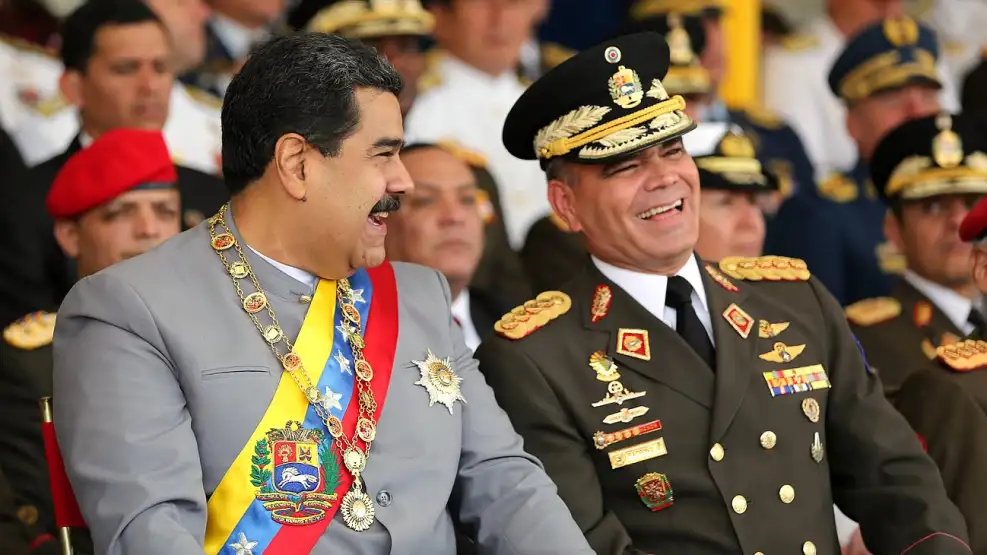 Chefe militar de Maduro, Vladimir Padrino, promete 'paz' ao fim de eleições na Venezuela