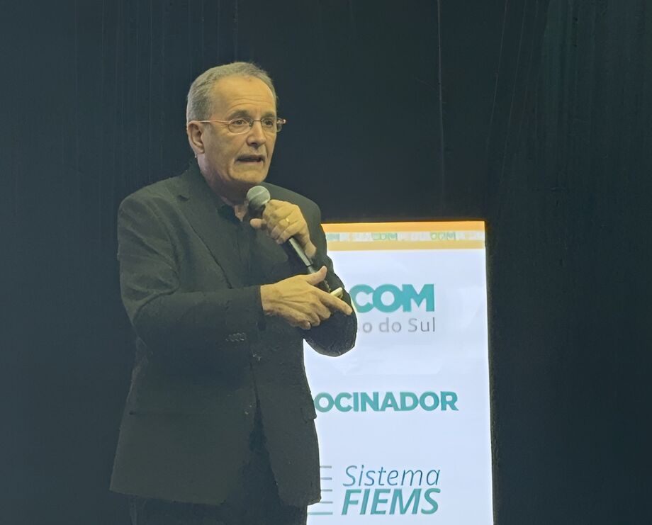 Walter Longo, especialista em inovação e transformação digital, discutiu como a IA pode melhorar a eficiência, reduzir custos e oferecer uma melhor experiência ao cliente no setor de radiodifusão.