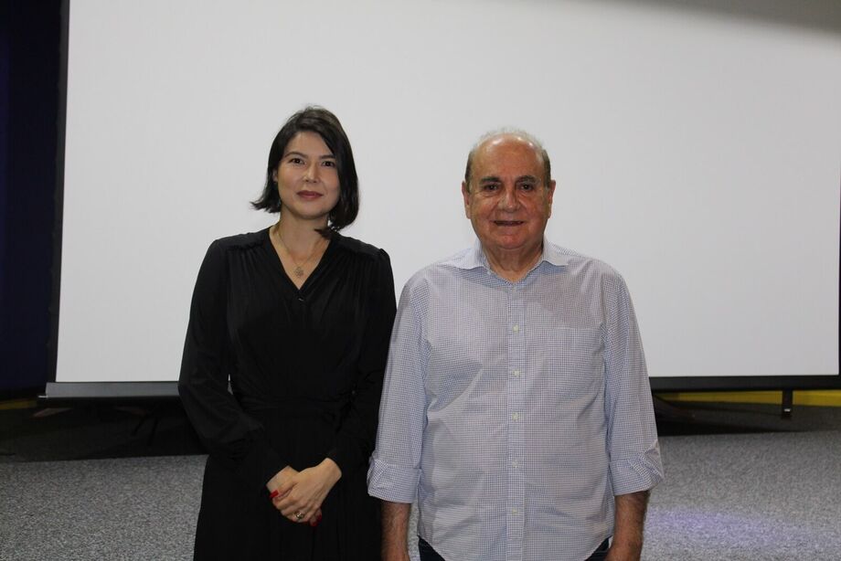 A vice-presidente do hospital, a médica e empresária Adriana Sato Longen ao lado do presidente, o engenheiro Carlos Augusto Melke