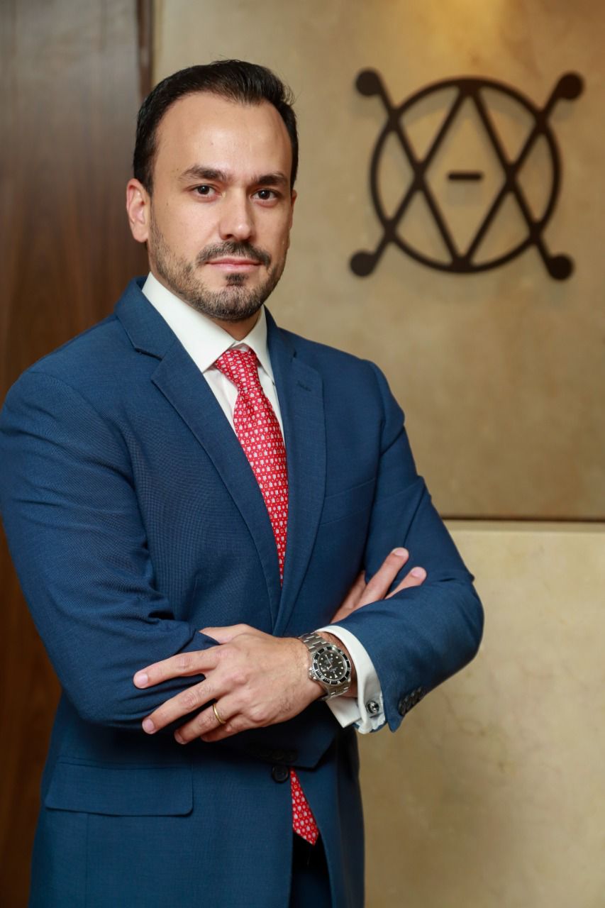DOUGLAS DE OLIVEIRA, Mestre e Doutorando em Direito Empresarial, sócio do escritório OVA Advogados.