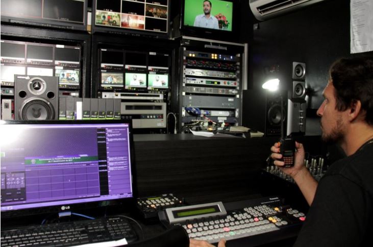 Com programação aberta das 7h às 24h, a TV ALEMS informa ao cidadão sobre o trabalho parlamentar e de todas as atividades realizadas na Casa de Leis.